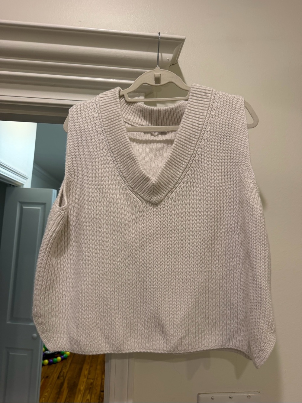 Abercrombie & Fitch Cream V-Neck Sleeveless Knit Vest